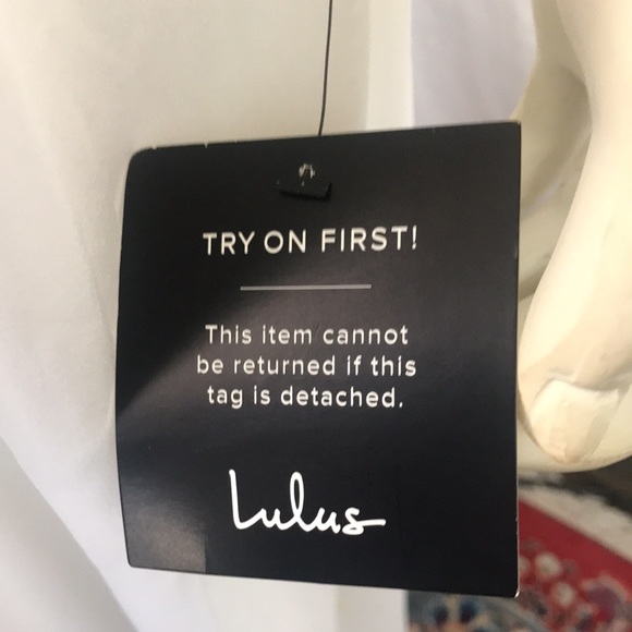 Lulu’s gorgeous white wedding gown, size M, NWT - Picture 9 of 11